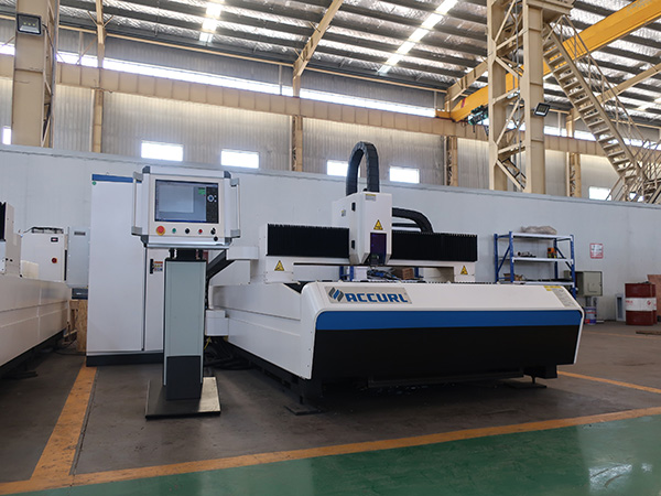 CNC 1000w-fibro-tranĉaĵa maŝino prezo